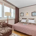شقة Comfortable With Balcony Located 600 M From The By Renters *
