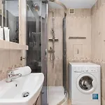 Comfortable With Balcony Located 600 M From The By Renters *