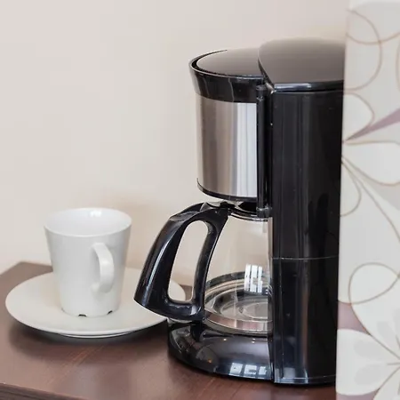 Comfortable With Balcony Located 600 M From The By Renters شقة *