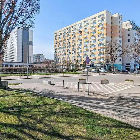 شقة Comfortable With Balcony Located 600 M From The By Renters *