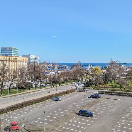 Comfortable With Balcony Located 600 M From The By Renters *